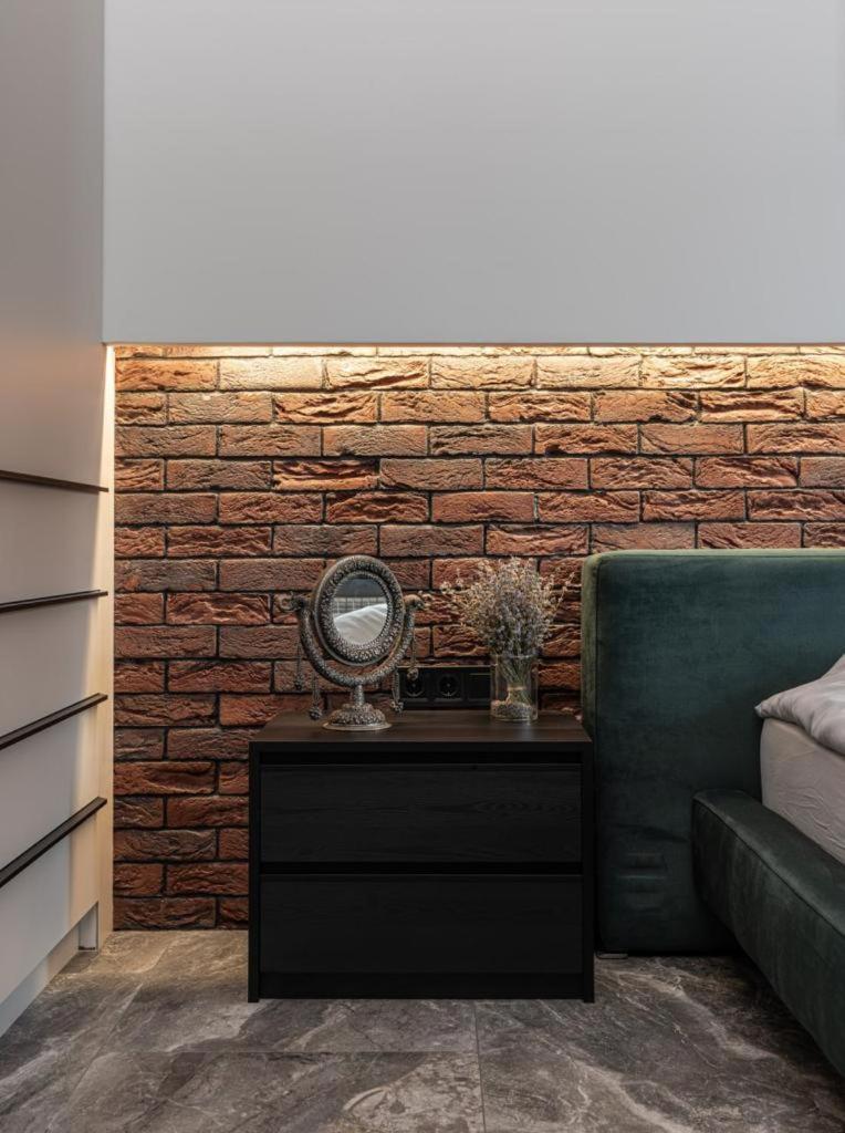Saksaganskogo Centre Apartment เคียฟ ภายนอก รูปภาพ