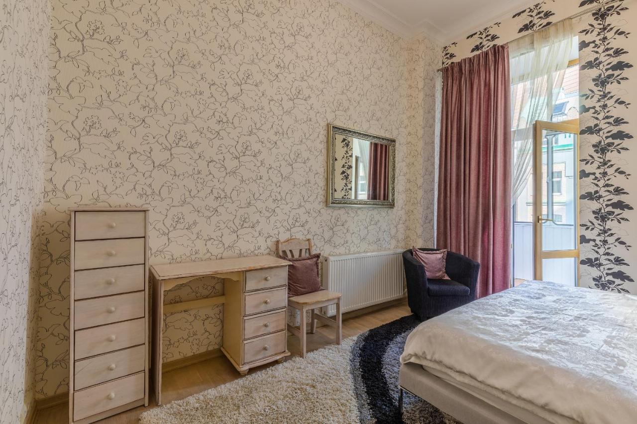 Saksaganskogo Centre Apartment เคียฟ ภายนอก รูปภาพ